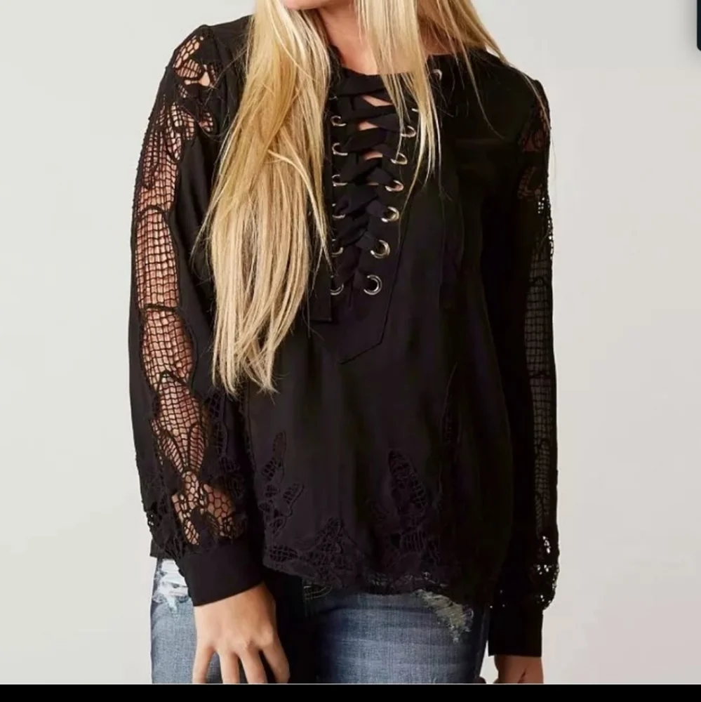 ISO THESE GIMMICKS TOPS PLEASE** - Picture 2 of 7
